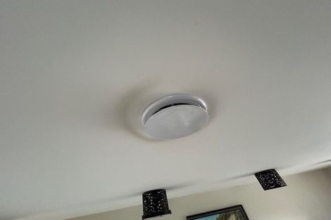 Photo of property in 17 Rothesay Bay Road, Rothesay Bay, Auckland, 0630