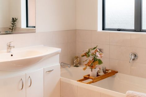 Photo of property in 17a Callis Avenue, Opaheke, Papakura, 2113