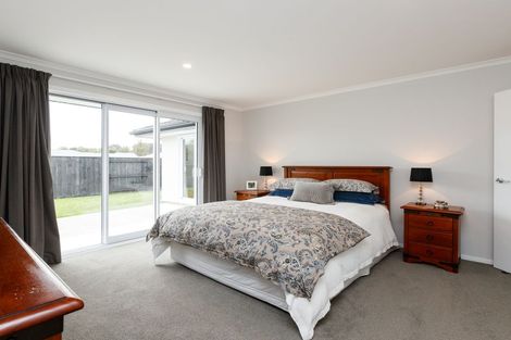 Photo of property in 20 Pegasus Place, Kelvin Grove, Palmerston North, 4414