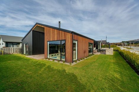 Photo of property in 32 Mount Nicholas Avenue, Wanaka, 9305