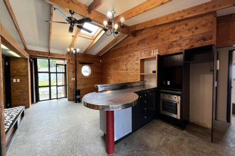 Photo of property in 102 Seaview Road, Paraparaumu Beach, Paraparaumu, 5032