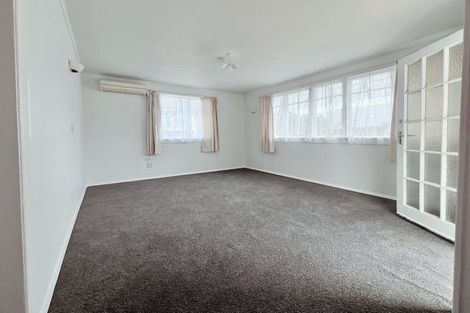 Photo of property in 1 Titahi Bay Road, Porirua City Centre, Porirua, 5022