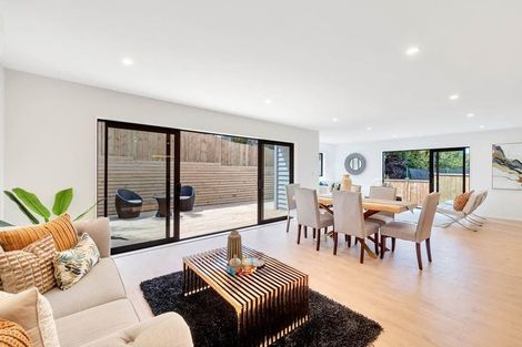 Photo of property in 23a Cottam Grove, Northcross, Auckland, 0632