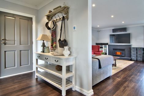 Photo of property in 13 Konini Road, Titirangi, Auckland, 0604