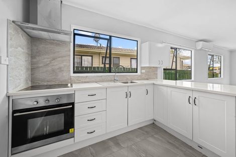 Photo of property in 2/15 Secretariat Place, Randwick Park, Auckland, 2105