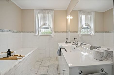 Photo of property in 12a Sunrise Avenue, Mairangi Bay, Auckland, 0630