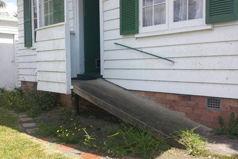 Photo of property in 1 Miltonia Avenue, Te Atatu South, Auckland, 0610