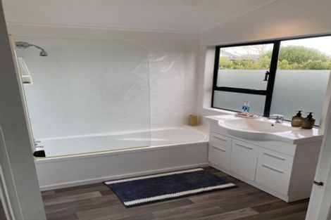 Photo of property in 1/20 Colonial Road, Birkenhead, Auckland, 0626