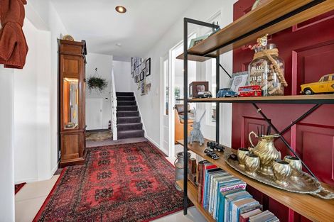 Photo of property in 5 Tamati Place, Merrilands, New Plymouth, 4312