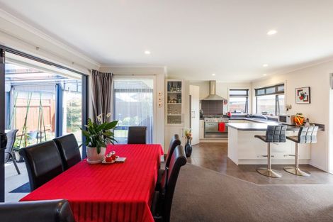 Photo of property in 14 Lorenzo Place, Kelvin Grove, Palmerston North, 4414