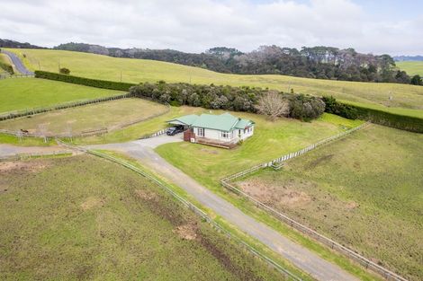 Photo of property in 34 Waikopua Road, Whitford, 2571