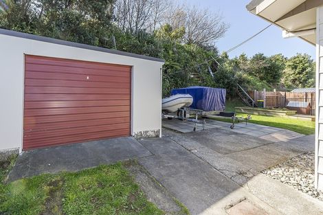 Photo of property in 32 Owhiti Street, Titahi Bay, Porirua, 5022
