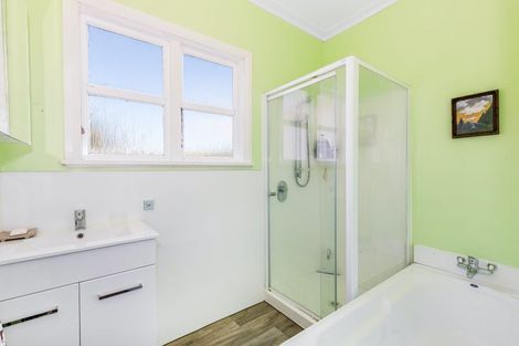 Photo of property in 4 Mexted Terrace, Tawa, Wellington, 5028