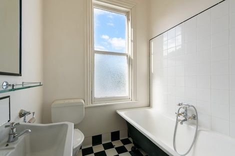 Photo of property in 2 Howard Street, Mount Cook, Wellington, 6021