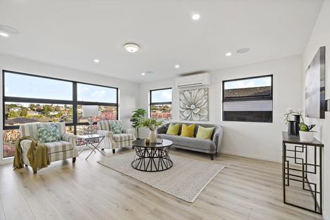 Photo of property in 11 Tawapou Close, Massey, 0614