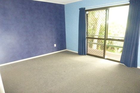 Photo of property in 12 Netherlands Avenue, Kelston, Auckland, 0602