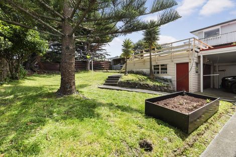 Photo of property in 19 Akaroa Drive, Maupuia, Wellington, 6022