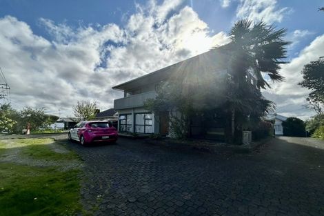 Photo of property in 1/136 Sunset Road, Unsworth Heights, Auckland, 0632