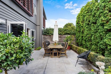 Photo of property in 10 Winston Lane, Ahuriri, Napier, 4110