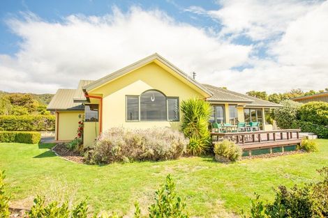 Photo of property in 28 Nyhane Drive, Ligar Bay, Takaka, 7183