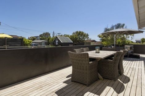 Photo of property in 3 Kitchener Terrace, Moturoa, New Plymouth, 4310