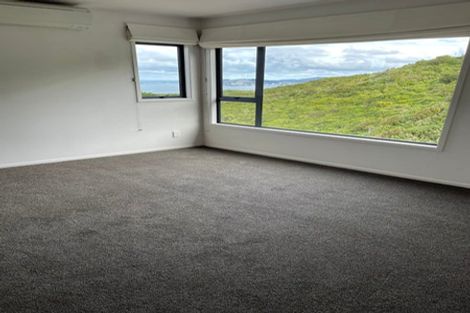 Photo of property in 8 Forbes Lane, Newlands, Wellington, 6037