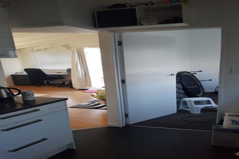 Photo of property in 18/125u Queens Drive, Lyall Bay, Wellington, 6022