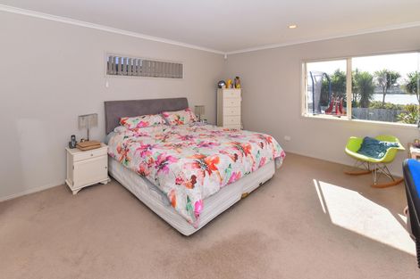 Photo of property in 9 Brechin Place, Wattle Downs, Auckland, 2103