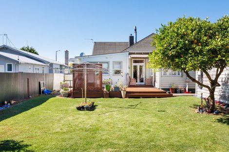 Photo of property in 93 Featherston Street, Takaro, Palmerston North, 4412