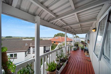 Photo of property in 2/23 Beihlers Road, Weymouth, Auckland, 2103