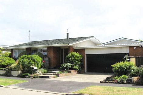 Photo of property in 18 Rosedale Place, Avonhead, Christchurch, 8042