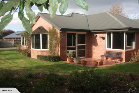 Photo of property in 2 Harrod Place, Rangiora, 7400