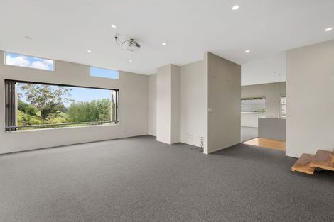 Photo of property in 10e Long Place, Frankleigh Park, New Plymouth, 4310
