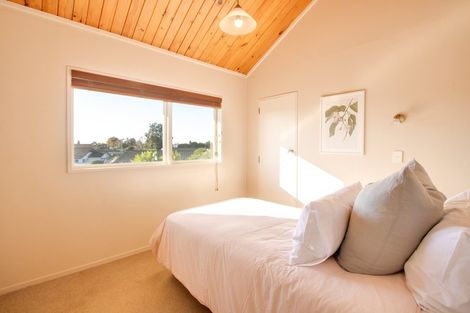 Photo of property in 3 Moana Place, Taradale, Napier, 4112