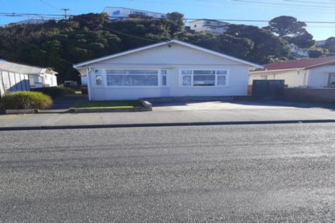 Photo of property in 37 Tauhinu Road, Miramar, Wellington, 6022