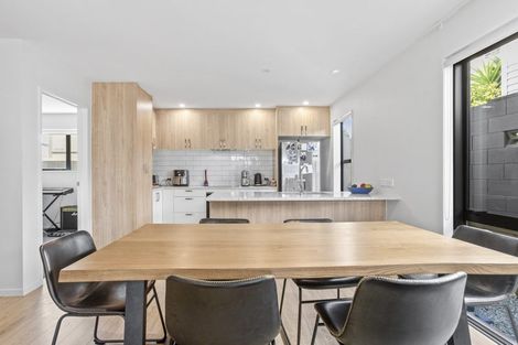 Photo of property in 48b Kemble Close, Mangere, Auckland, 2022