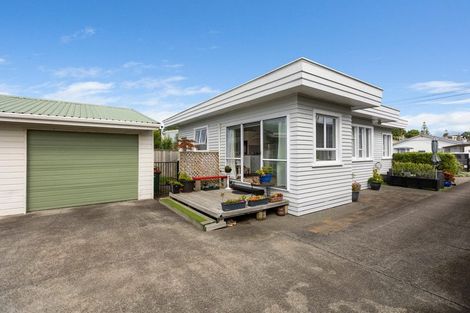Photo of property in 5 Rainsford Street, Moturoa, New Plymouth, 4310