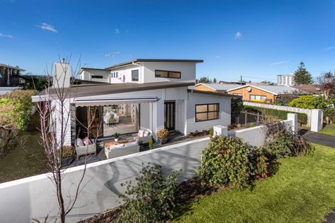 Photo of property in 135 Centreway Road, Orewa, 0931