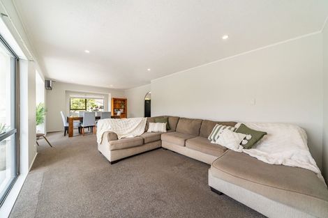 Photo of property in 56 Albatross Close, Whitby, Porirua, 5024