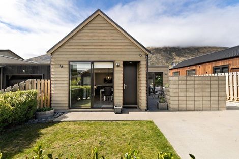 Photo of property in 24 Huxley Place, Lake Hayes, Queenstown, 9304