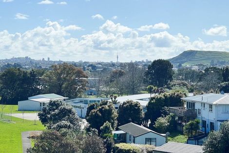 Photo of property in 27 Carole Crescent, Pakuranga, Auckland, 2010