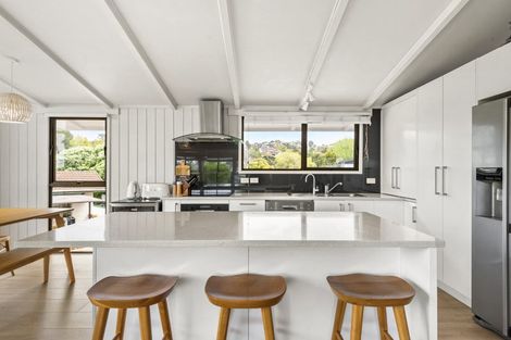 Photo of property in 18 Macnay Way, Murrays Bay, Auckland, 0630