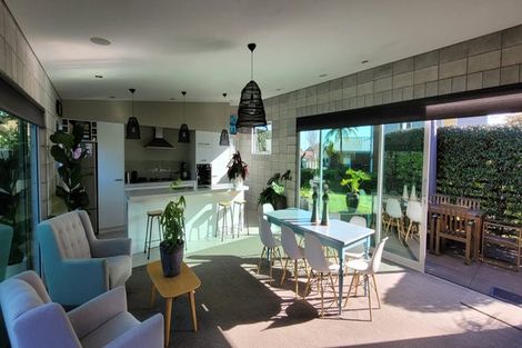 Photo of property in 28 Veale Road, Frankleigh Park, New Plymouth, 4310