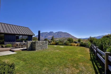 Photo of property in 12 Kinross Lane, Jacks Point, Queenstown, 9371