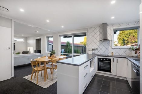 Photo of property in 6 Dymock Place, Bishopdale, Christchurch, 8053