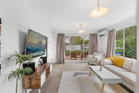 Photo of property in 35 Montclare Avenue, Avonhead, Christchurch, 8042