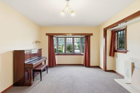 Photo of property in 48 Saint Andrews Square, Strowan, Christchurch, 8052