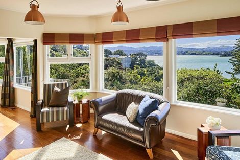Photo of property in 2 Seaview Road, Paremata, Porirua, 5024