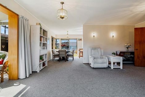 Photo of property in 38 Edward Avenue, Orewa, 0931