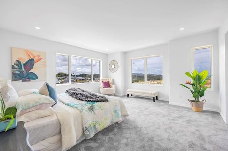 Photo of property in 42 Takurua Terrace, Orewa, 0931